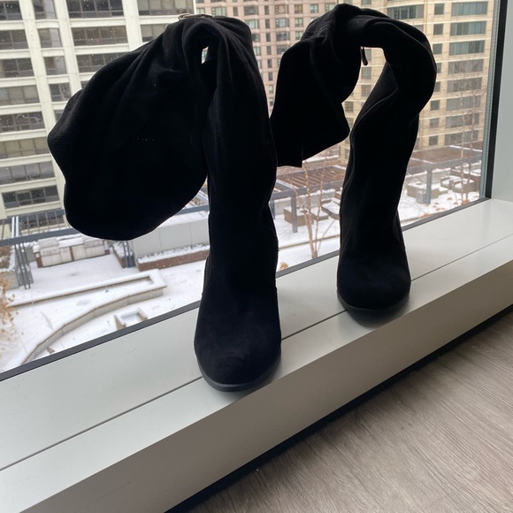 Liz Claiborne black faux suede heeled boots 7.5M - Picture 2 of 5
